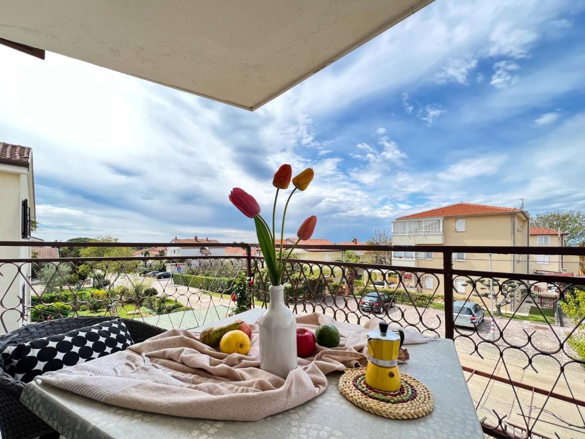 Novigrad Istria Apartments Valerian מראה חיצוני תמונה