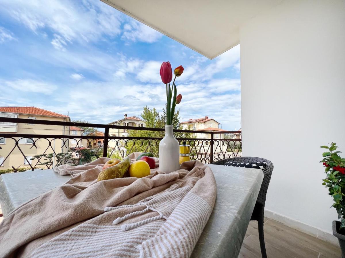 Novigrad Istria Apartments Valerian מראה חיצוני תמונה