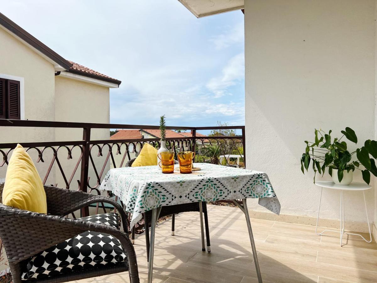 Novigrad Istria Apartments Valerian מראה חיצוני תמונה